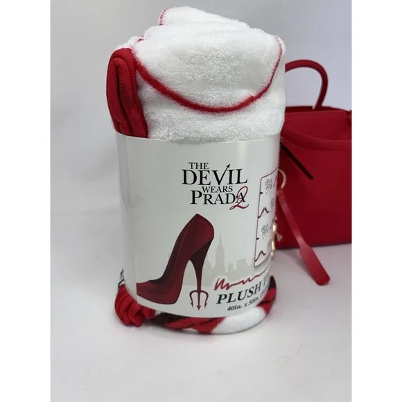 The Devil Wears PRADA Popcorn Purse Bucket With Charms & Blanket Set New